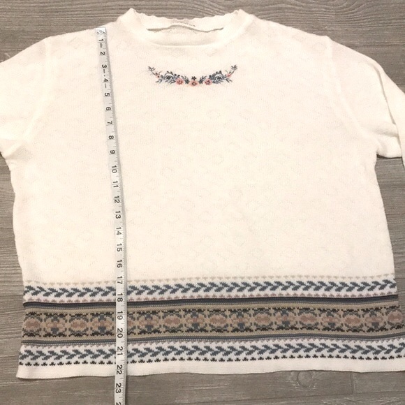 VINTAGE Lightweight White Floral Detail Sweater - Picture 6 of 8